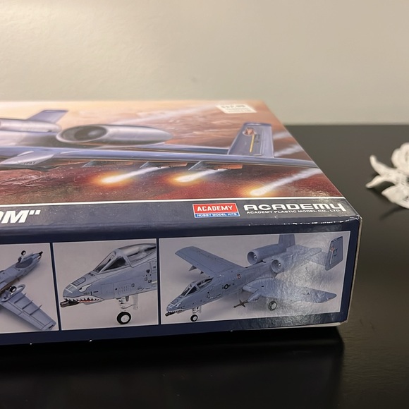 Academy A-10A “Operation Iraqi Freedom” Model Airplane - Picture 5 of 11